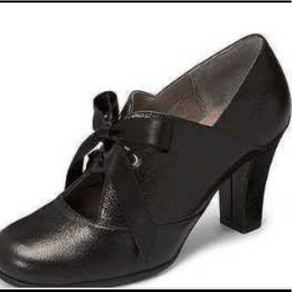 flight attendant shoes aerosoles